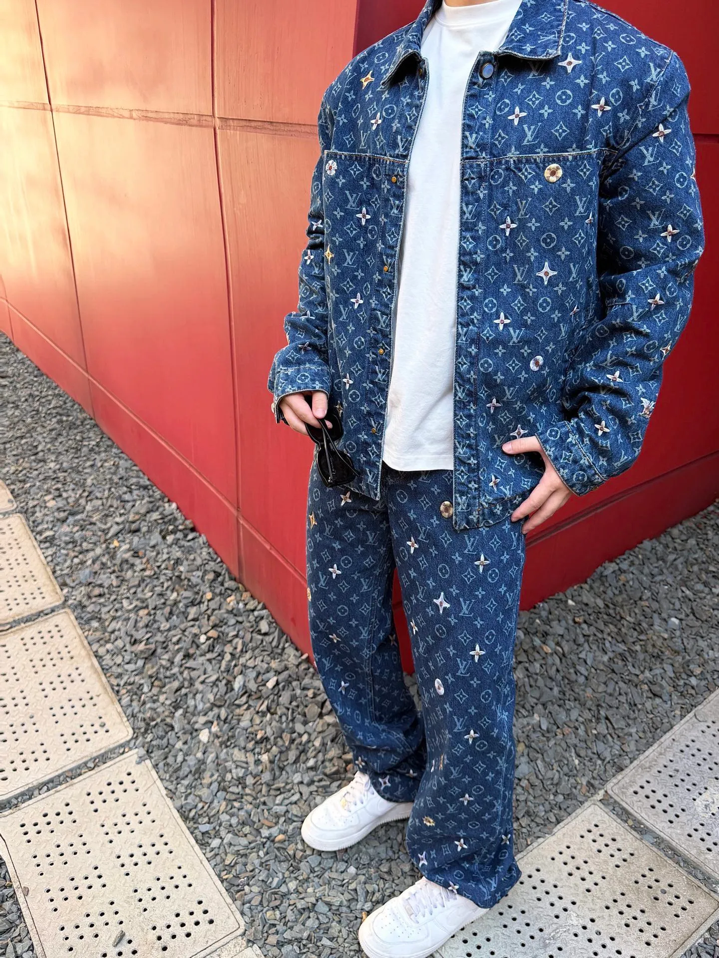 Louis Vuitton/Louis Vuitton all-over logo daisy embroidered denim jacket